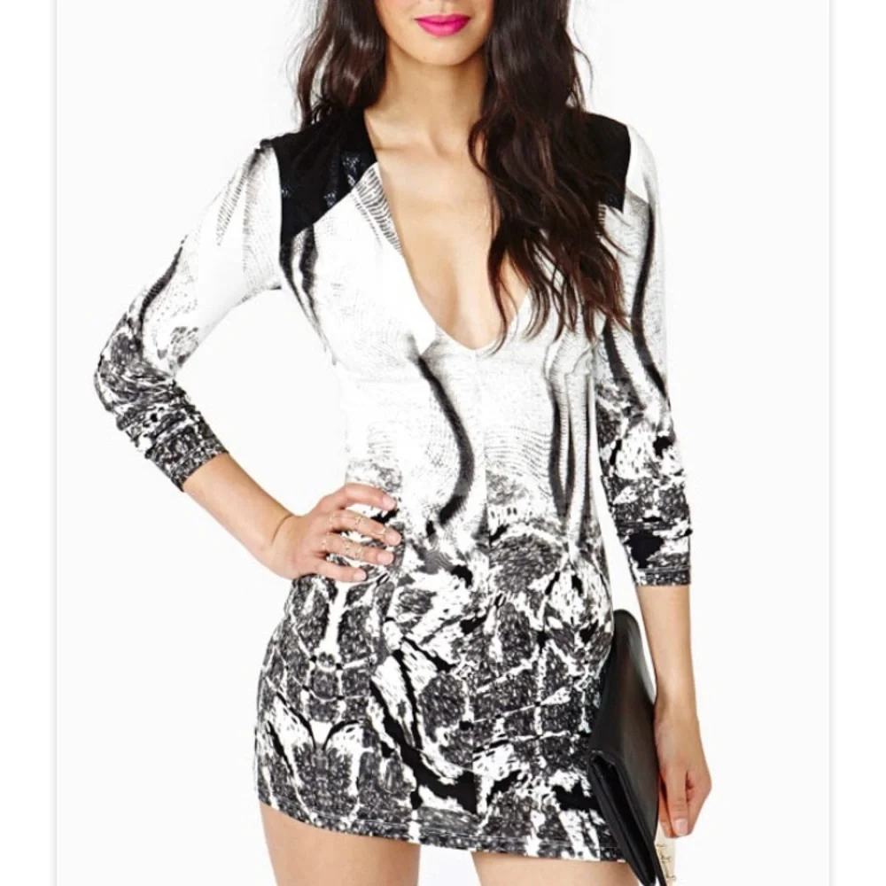 NEW • Blessed Are The Meek • Enchantress Dress M - Picture 2 of 8